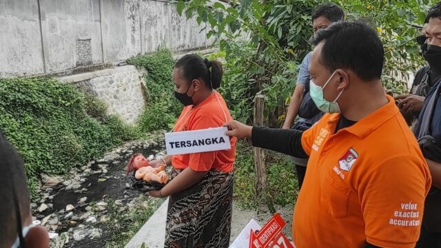 polres kediri kota gelar rekonstruksi pembunuhan bayi 24770