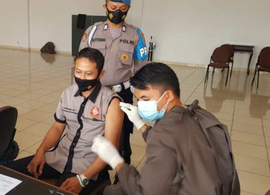 polres kukar laksanakan vaksinasi covid 19 tahap kedua 37335