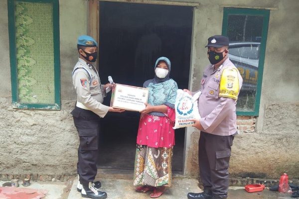 polres lampung tengah berikan bansos dalam rangka memperingati tahun baru islam 1444 h 48640