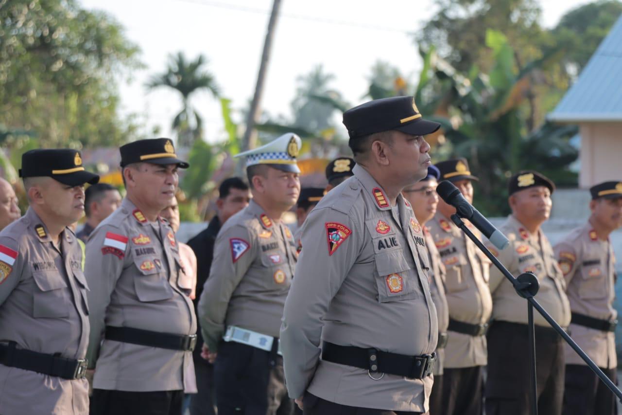 polres lingga gelar apel kesiapan pengamanan malam natal tahun 2023 68084