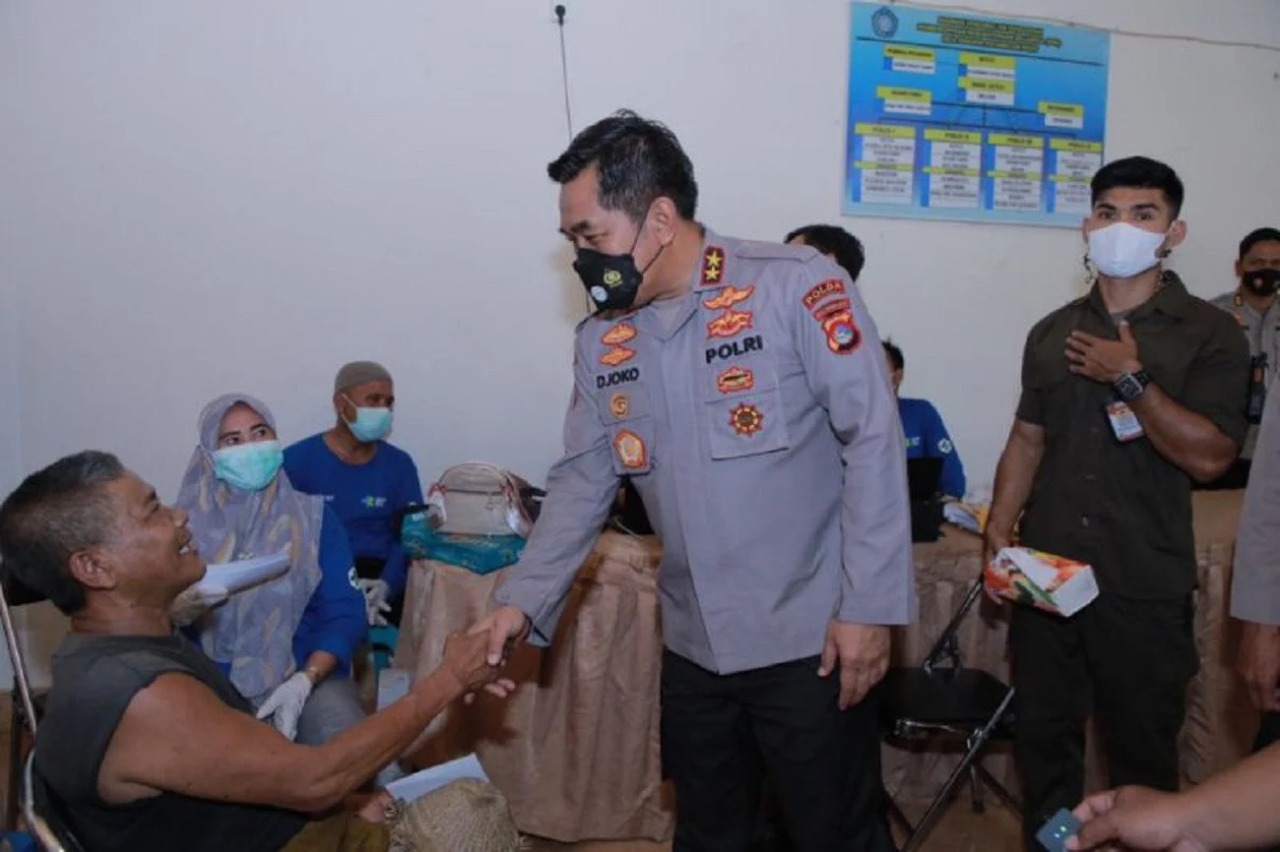 polres lombok tengah lakukan vaksinasi kapolda ntb salurkan bantuan 45772