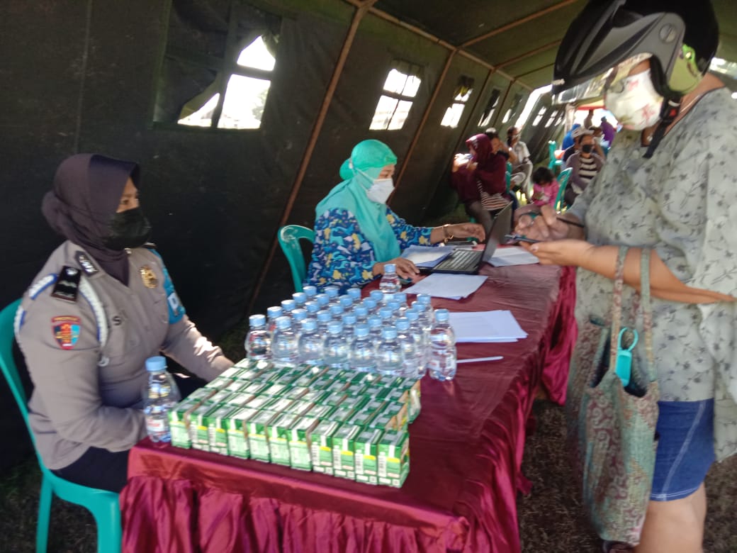 polres merauke gelar vaksinasi ke ii di 3 tempat tetap patuhi prokkes 37121