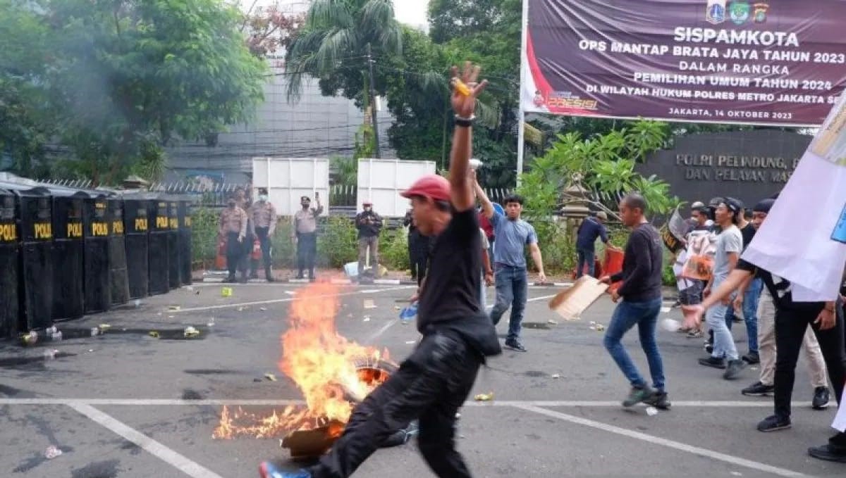 polres metro jaksel gelar simulasi pengamanan unras pemilu 2024 64781