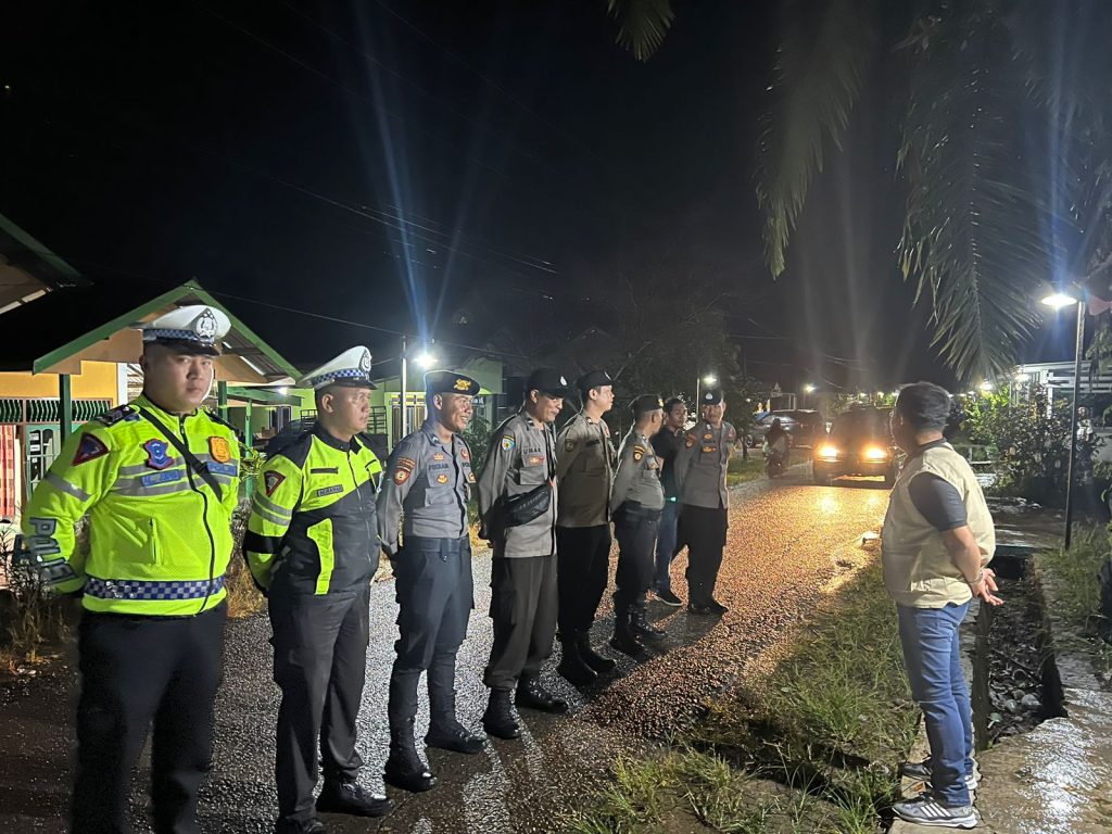 polres paser jalin silaturahmi dengan gelar minggu kasih bersama jemaat gereja gpib eben ezer 69758