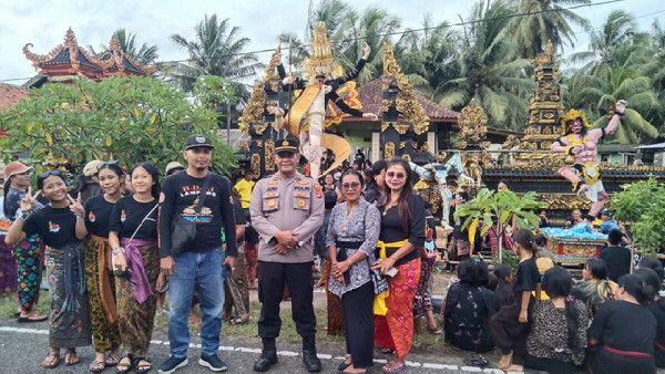 polres pesisir barat lakukan pengamanan arakan ogoh ogoh jelang hari raya nyepi 71221