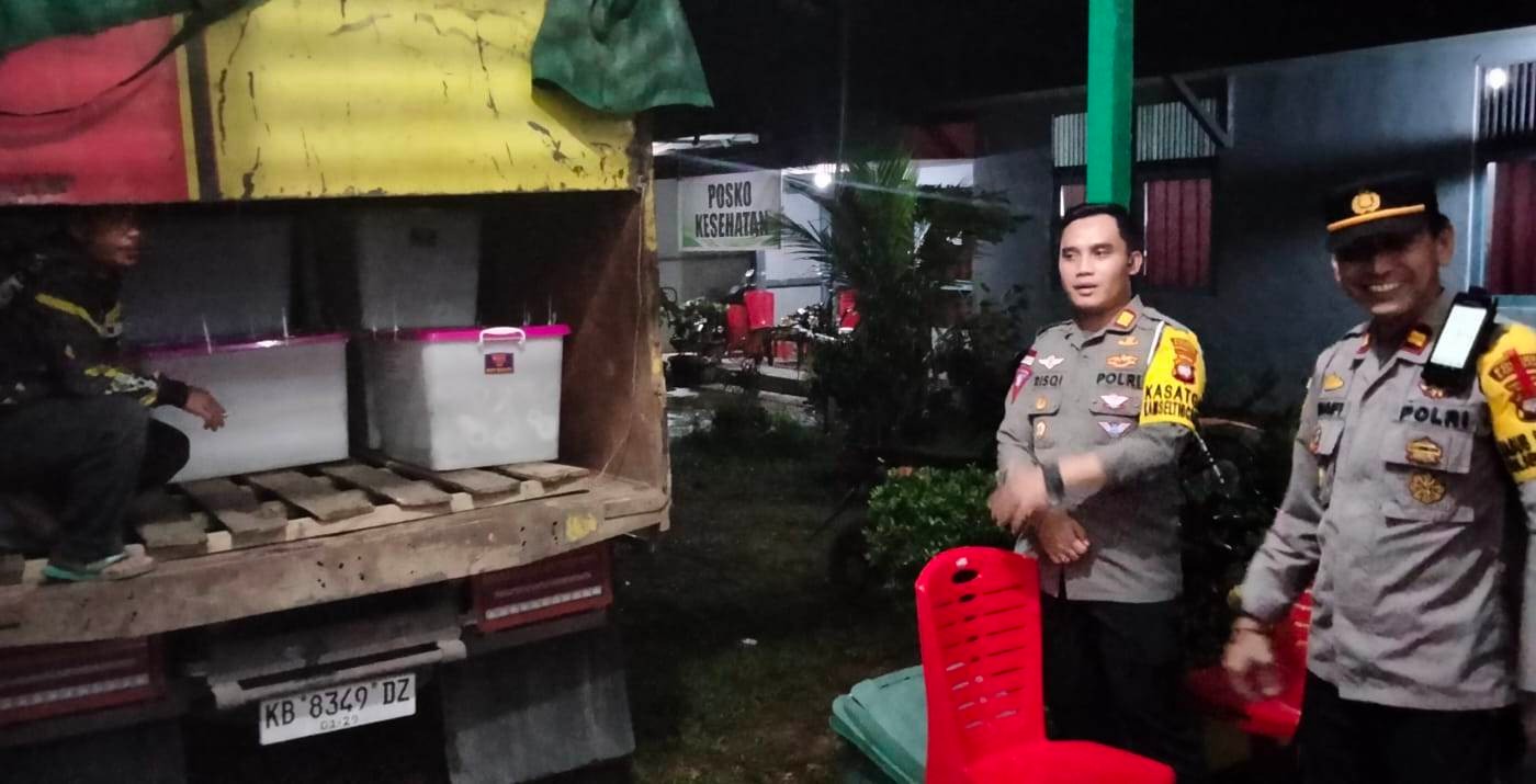 polres sanggau gelar pengawalan pergeseran kotak suara ke gudang logistik kpu sanggau 70615