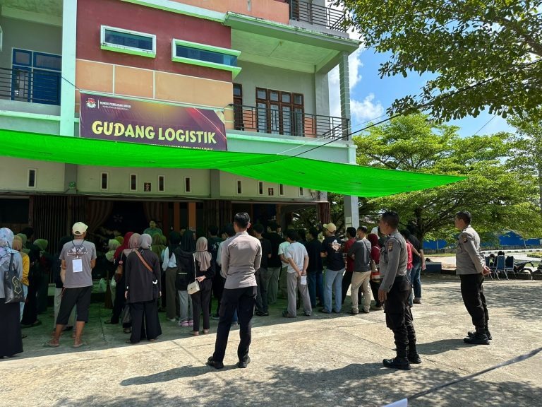 polres sekadau gelar monitoring dan pengamanan pelipatan surat suara pemilu di gudang logistik kpu 67713
