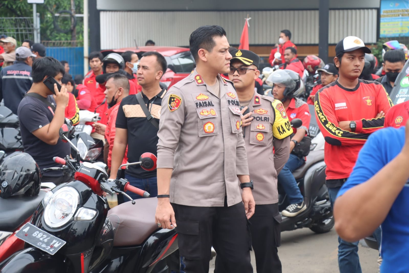 polres tangsel berikan pengamanan keberangkatan aliansi buruh tangerang raya 67296