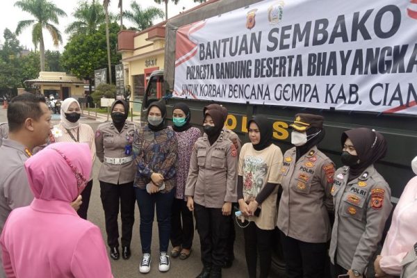 polresta bandung libatkan 15 polwan untuk trauma healing korban gempa cianjur 51979
