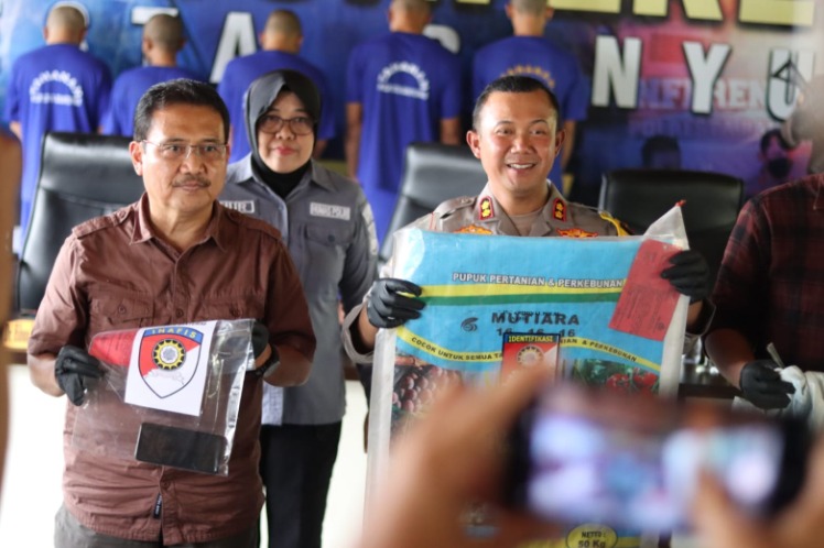 polresta banyumas berhasil tangkap 5 pelaku kasus peredaran pupuk palsu 67345