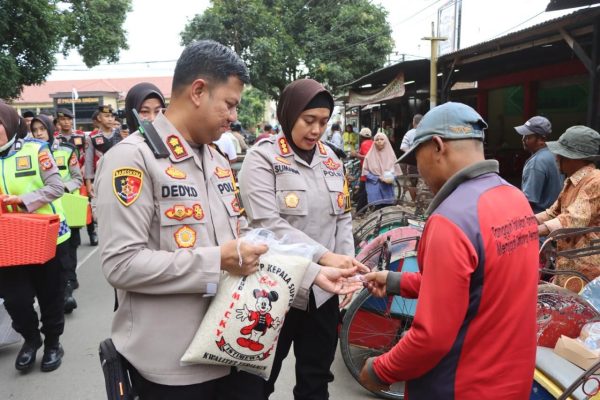 polresta cirebon bersama forkopimda ngabuburit dan berbagi sembako 71440