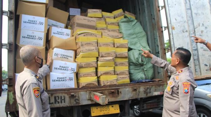 polrestabes surabaya salurkan 35 ton beras bagi korban gempa cianjur 51997