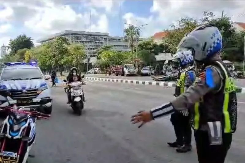 polrestabes surabaya terapkan aplikasi teguran simpatik presisi 60853