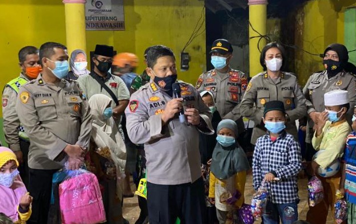 polri berikan trauma healing di pengungsian bagi masyarakat terdampak erupsi gunung semeru 32876
