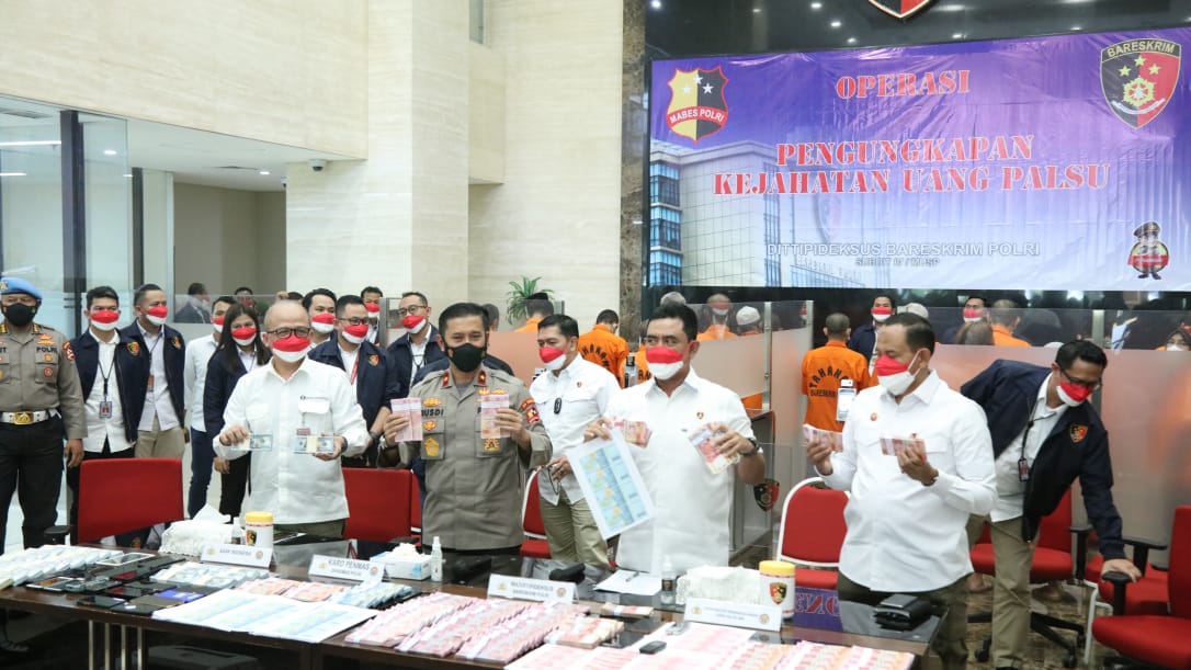 polri bongkar sindikat uang palsu 20 tersangka berhasil diamankan 16454