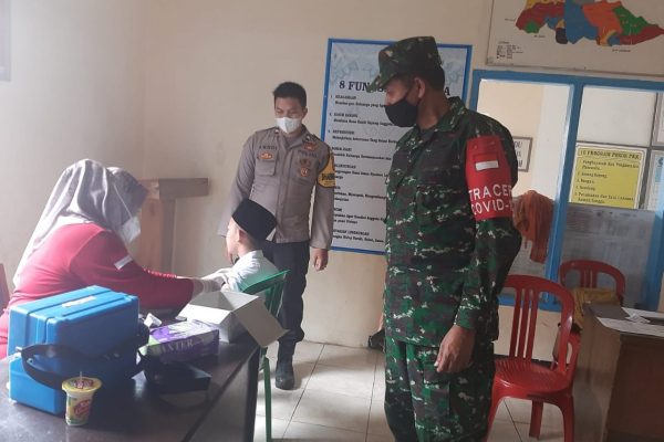 polri dan tni majelengka terus pantau kegiatan vaksinasi ditengah ppkm guna berikan rasa aman 24865