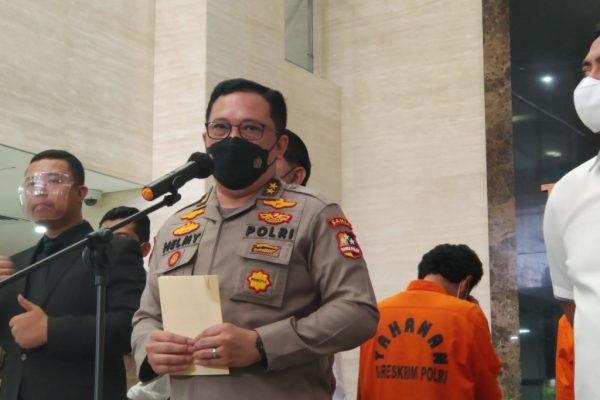 polri mengimbau kepada pengusaha untuk tidak menahan minyak goreng 23101