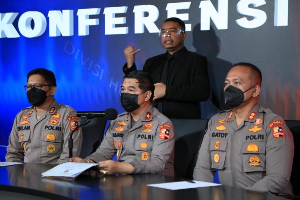 polri pemasangan chip pelat nomor kendaraan akan dimulai 2023 22973