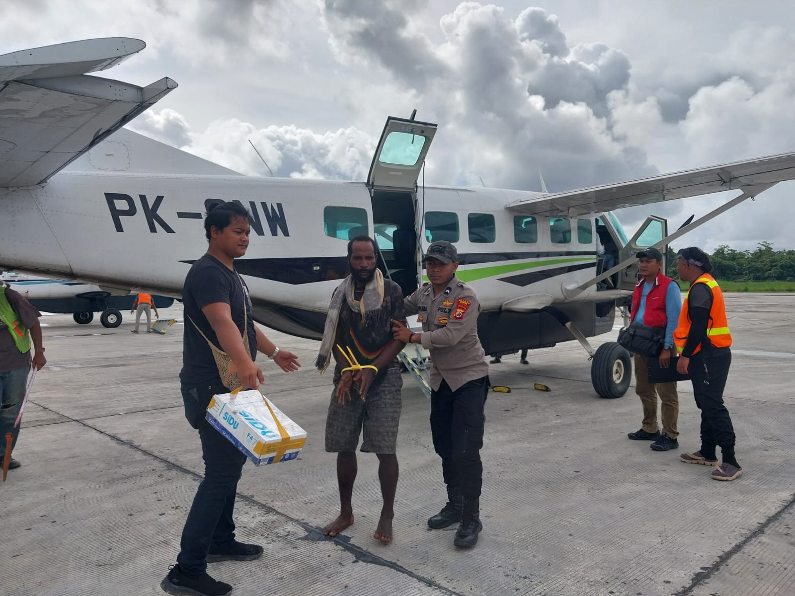 polri penangkapan pelaku utama penyebab aksi saling serang di kabupaten nduga 76186