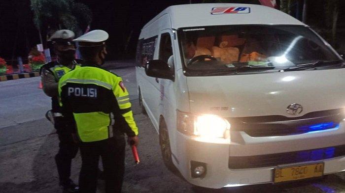 polri penyekatan perbatasan mobilitas kendaraan aceh dan sumut mulai menurun 31292