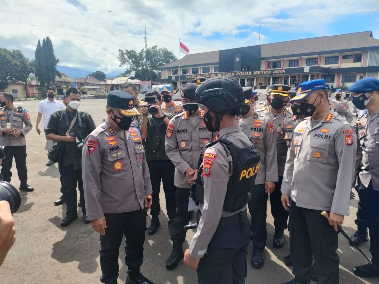 polri presisi lindungi dan dekat dengan masyarakat dalam mencegah kejahatan 25025