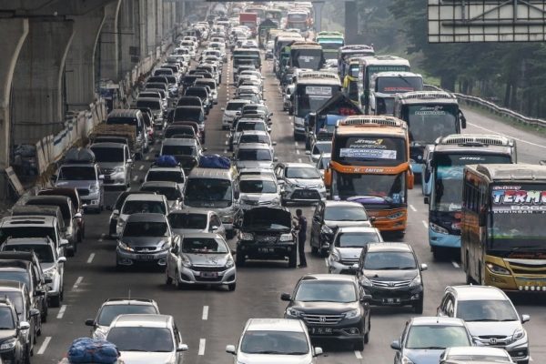 polri puncak arus balik lebaran 31 ribu mobil masuk surabaya via tol warugunung 72626