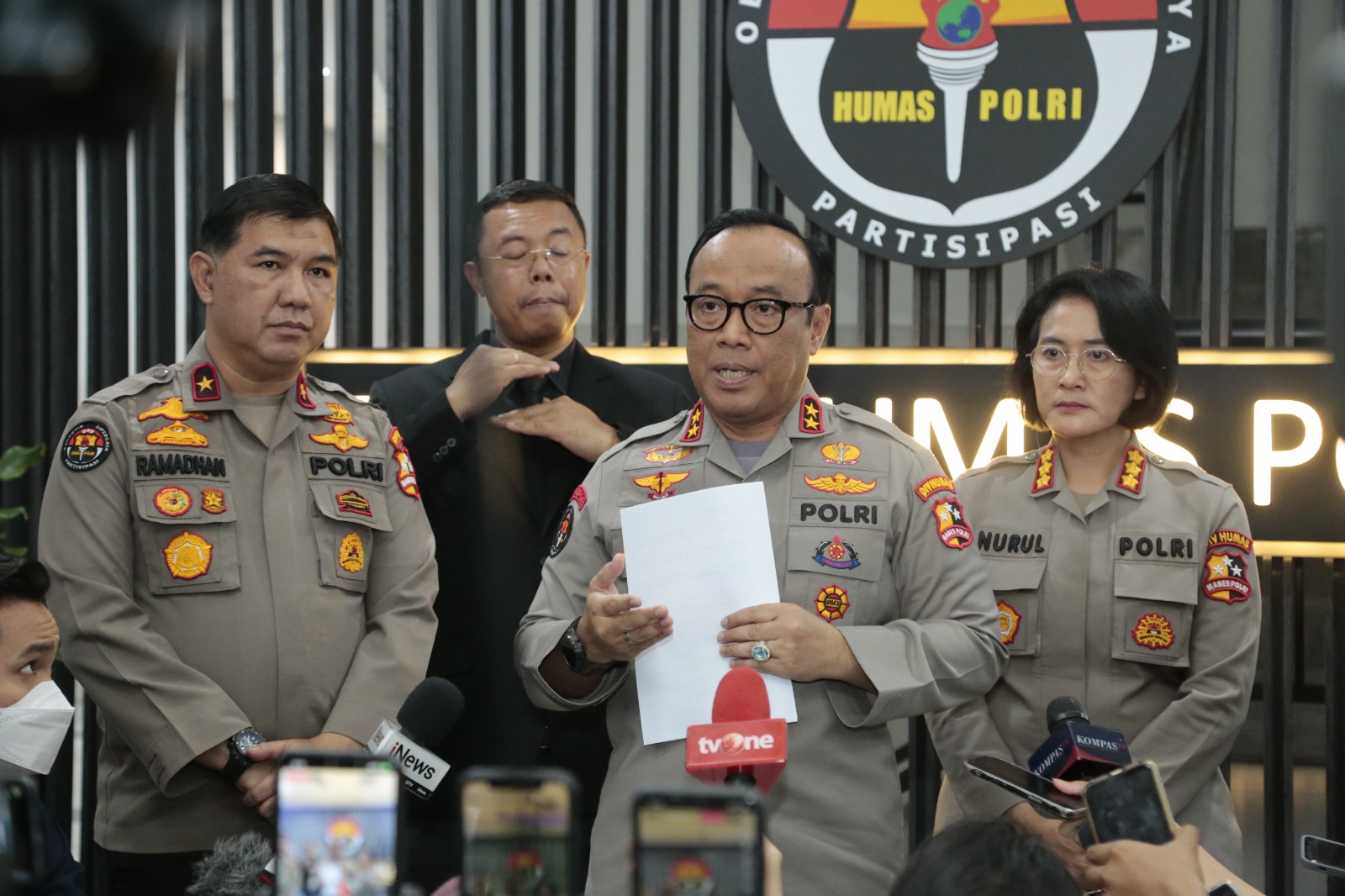 polri sebut evakuasi helikopter rombongan kapolda jambi di kerinci terkendala cuaca 54799