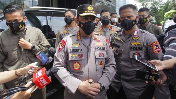 polri siapkan 13 500 nakes dan 40 336 bhabinkamtibmas untuk vaksinasi 30517