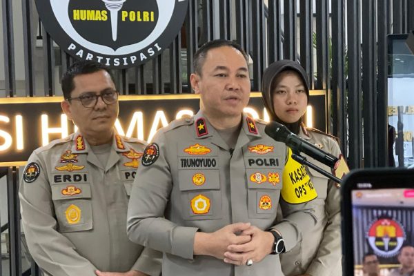 polri sistem one way arus balik berlaku pukul 15 00 wib 72576