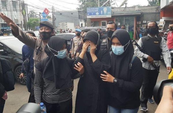 polri tangkap satu orang pelaku diduga pemilik bom dan bahan baku peledak 30936
