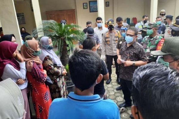 polri tetapkan 4 tersangka terkait perusakan kaca dan pengambil paksa jenazah covid 19 di rsud brebes 15848