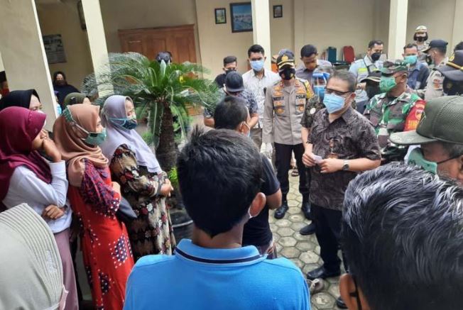 polri tetapkan 4 tersangka terkait perusakan kaca dan pengambil paksa jenazah covid 19 di rsud brebes 15848