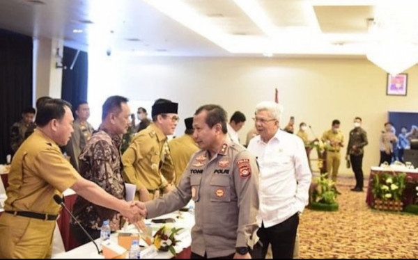 polri tni dan pemerintah sepakat tindak tegas penambang minyak ilegal di sumsel 49671