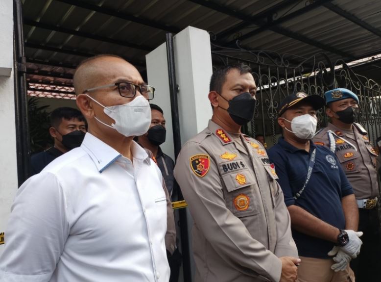 polri ungkap hasil olah tkp meninggalnya satu keluarga di jakarta timur 45188