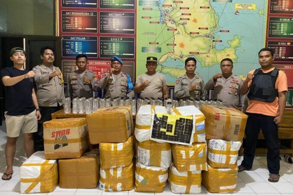 polsek rastim sita ribuan botol miras jenis arak bali 50062