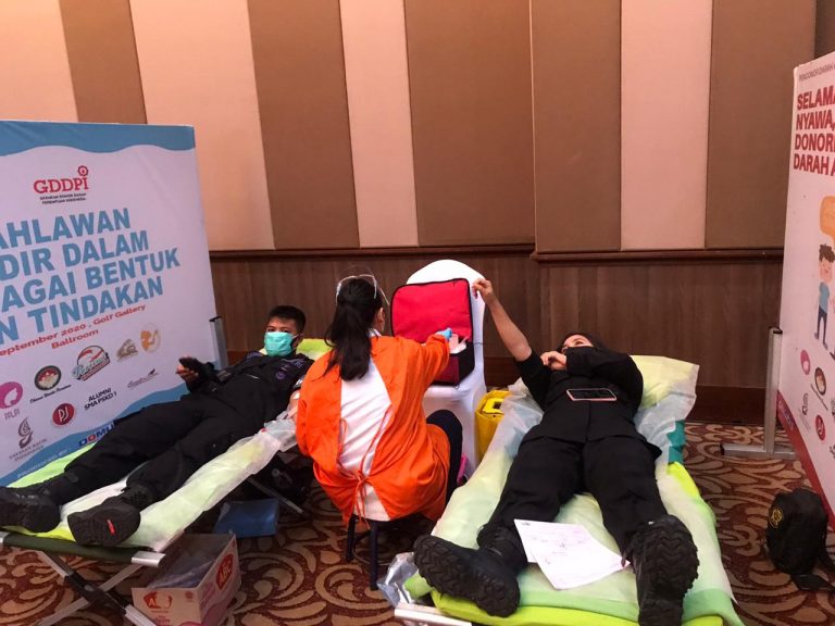 polwan dan brimob polda metro jaya gelar donor darah 11450