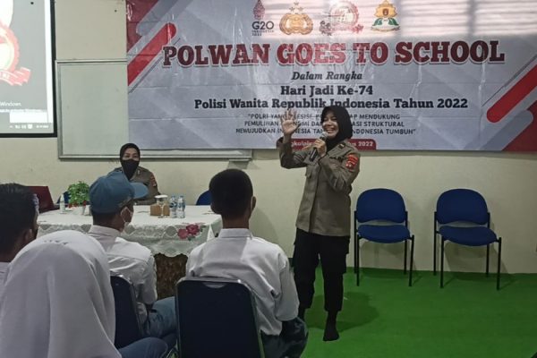 polwan polda babel goes to school mengedukasi pelajar untuk bijak dalam bermain media sosial 48823