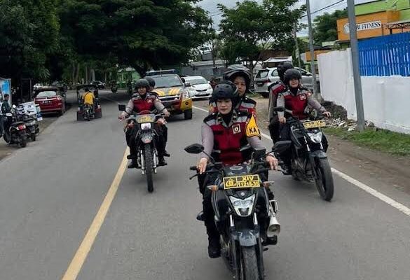 polwan polda kalbar lakukan patroli ciptakan situasi kondusif pasca pemungutan suara pemilu 2024 70217