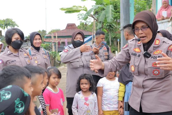 polwan polresta bandung lakukan trauma healing kepada anak anak penyintas bencana 51990