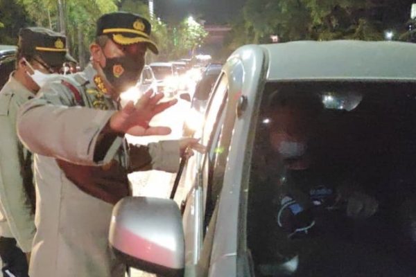 ppkm level 4 polda kalsel jaga perbatasan antar provinsi 9505
