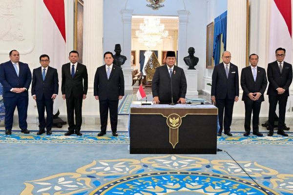prabowo tegaskan prinsip transparansi dan kehati hatian dalam pengelolaan danantara 84598