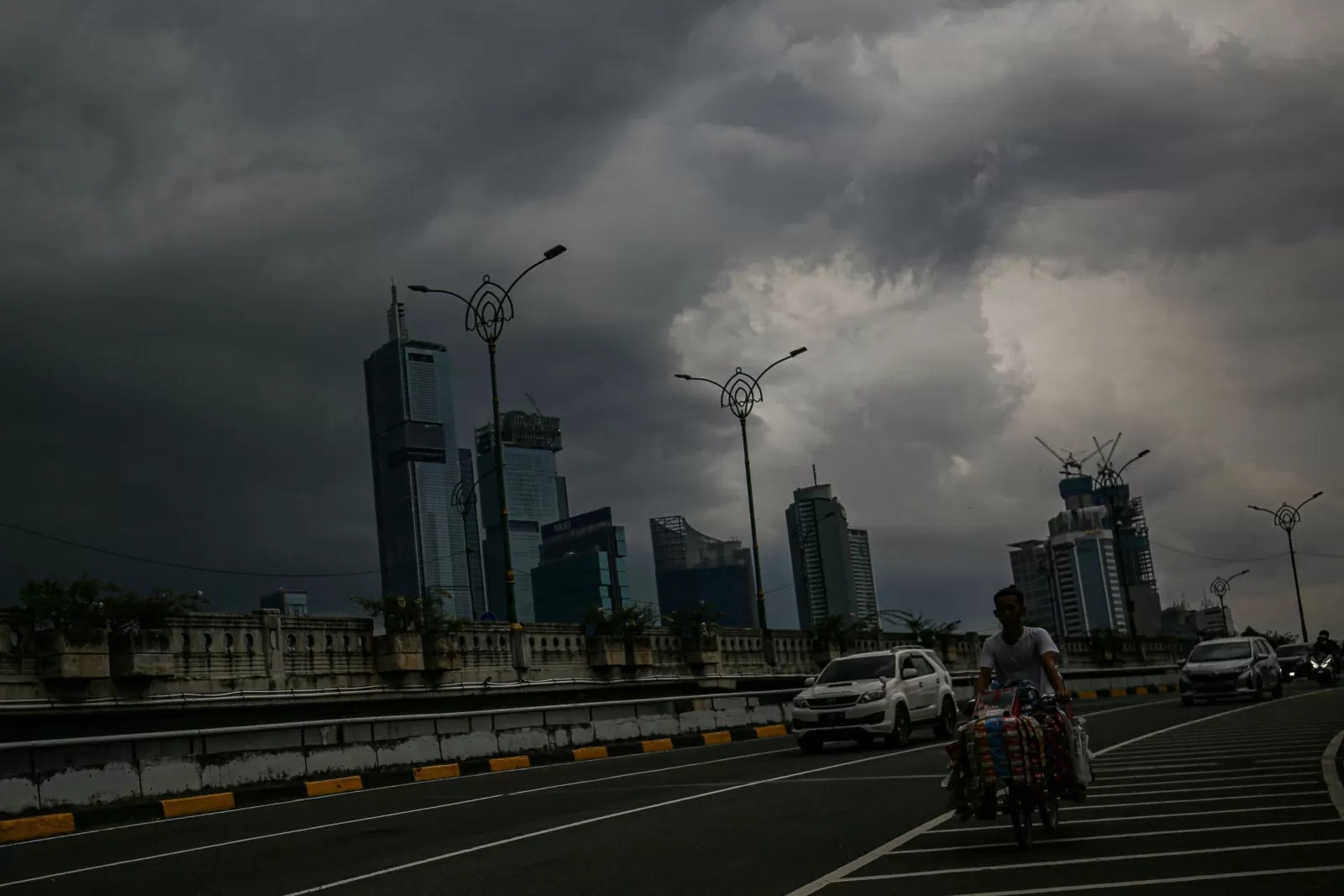 prakiraan cuaca hari ini di sebagian wilayah indonesia dilanda hujan 59913