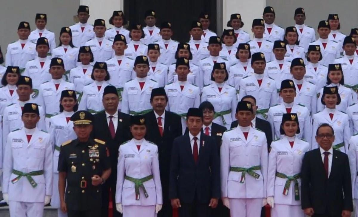 presiden jokowi kukuhkan paskibraka 2024 di istana negara ikn 77592