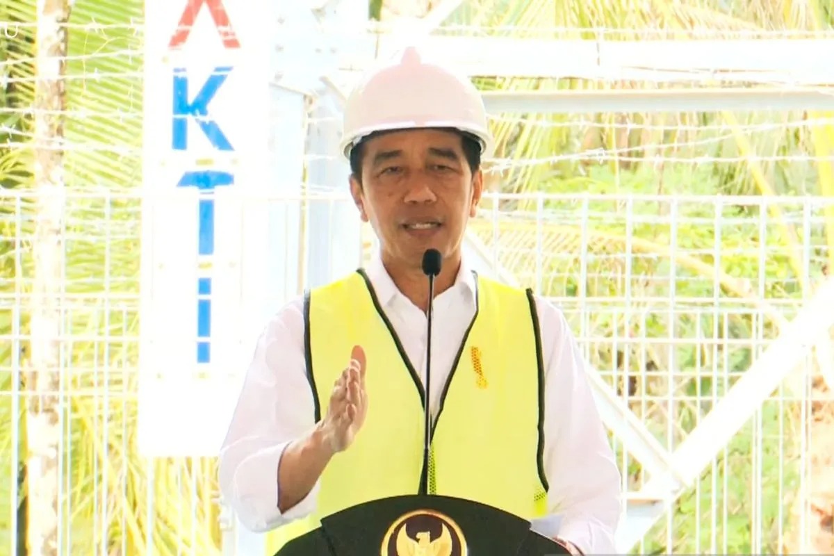 presiden jokowi perintahkan kapolri dan panglima kawal proyek bts 4g di papua 68224
