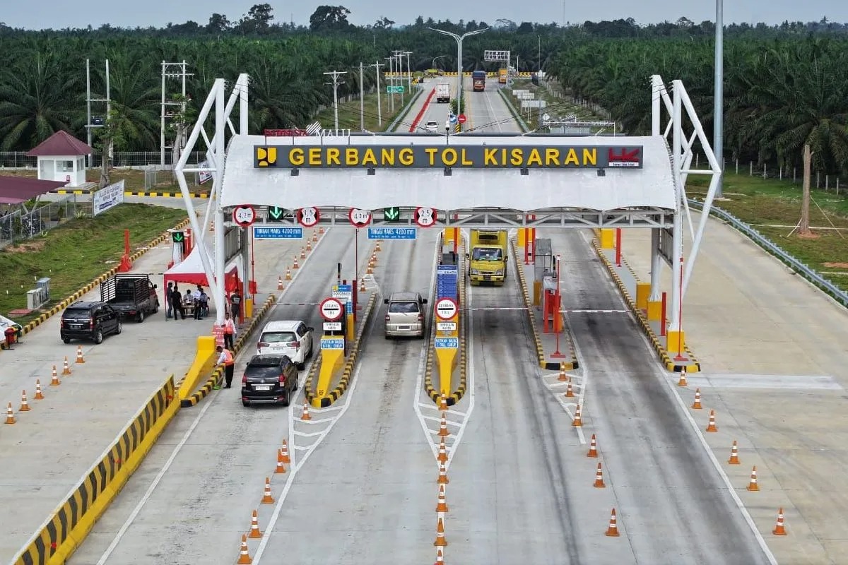 presiden jokowi resmikan 2 ruas jalan tol trans sumatra 79930
