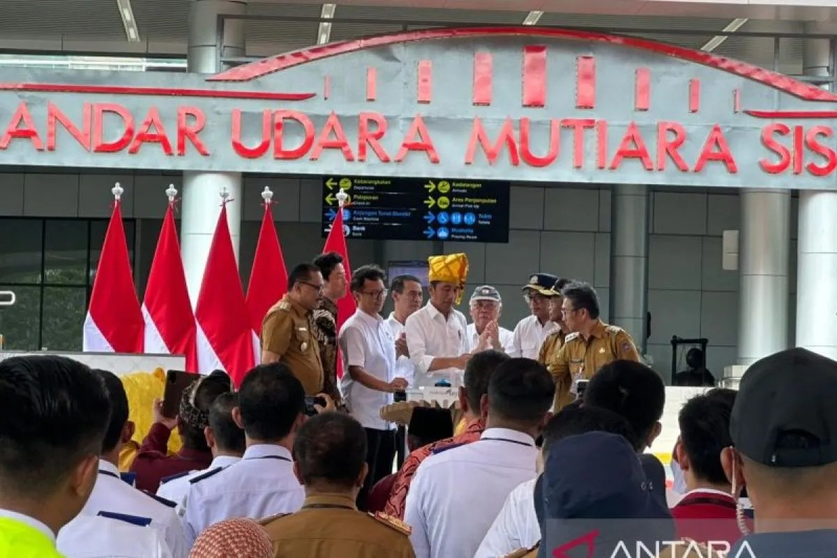 presiden jokowi resmikan bandara mutiara sis al jufri di palu 71849
