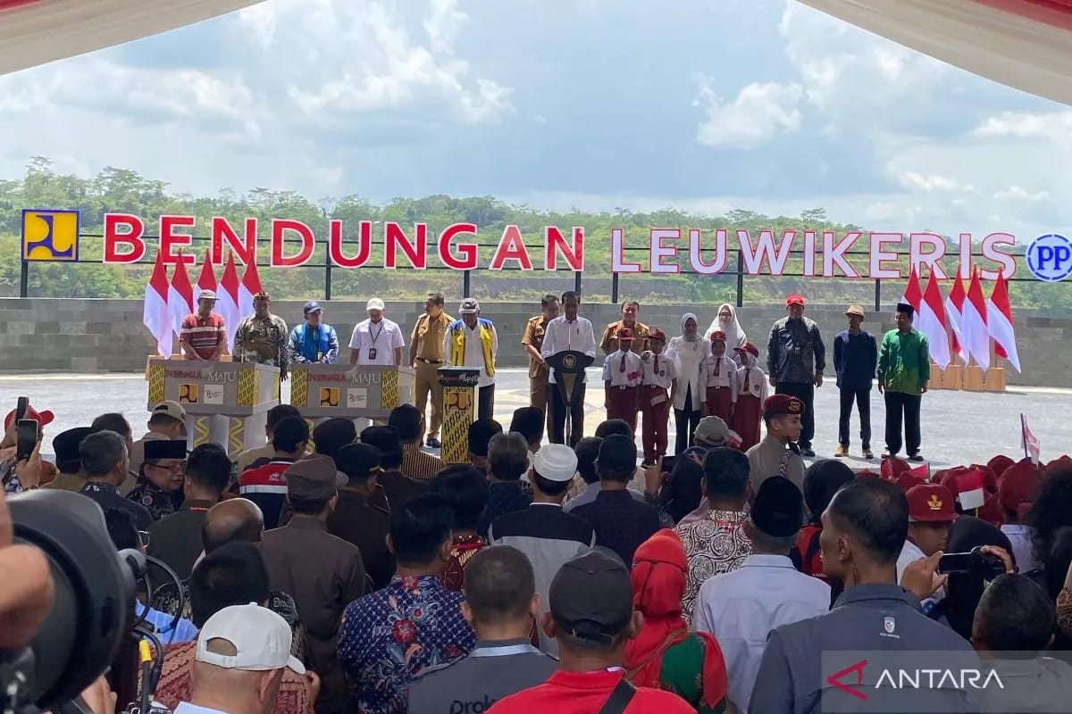 presiden jokowi resmikan bendungan leuwikeris di tasikmalaya bernilai rp35 triliun 78163