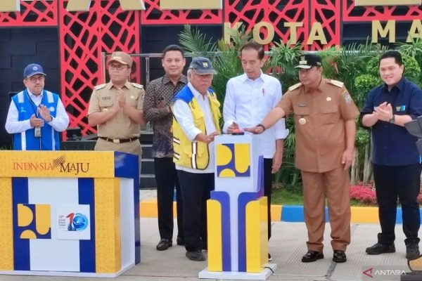 presiden jokowi resmikan instalansi pengelolaan air limbah di makassar 70497
