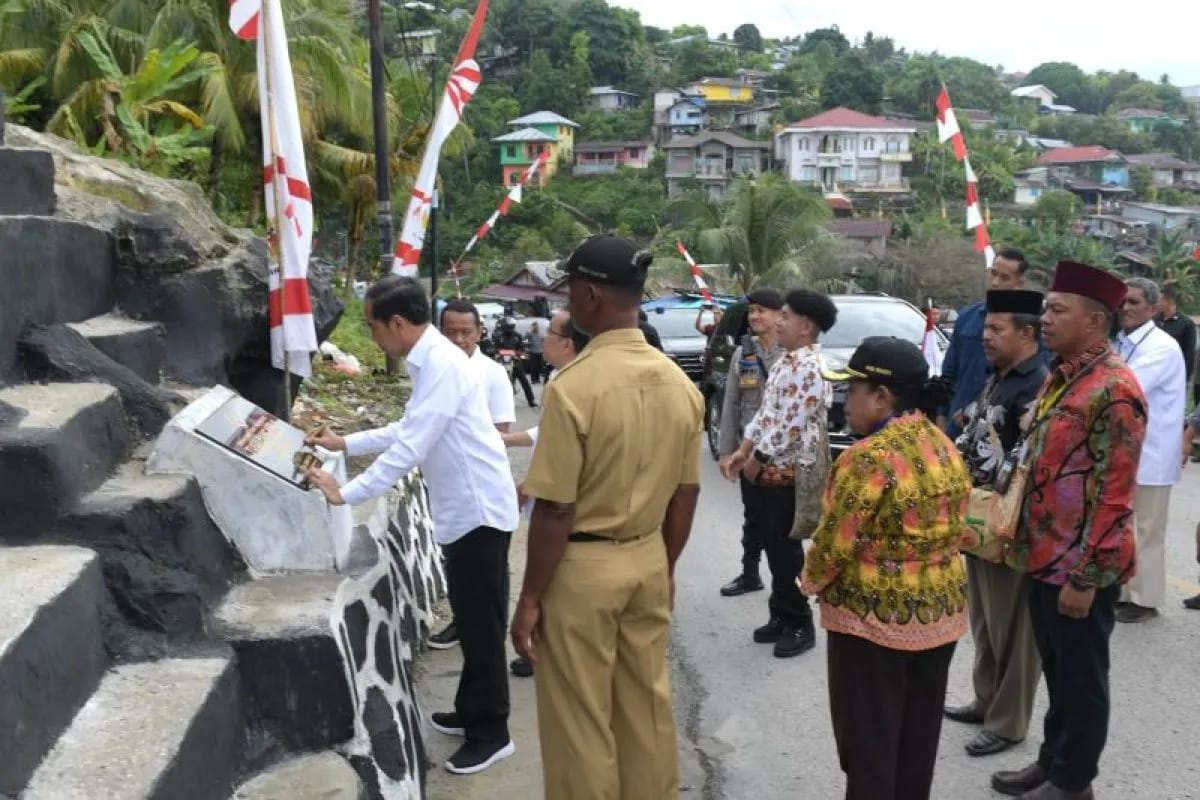 presiden jokowi tanda tangani prasasti tugu pancasila di papua barat 66631