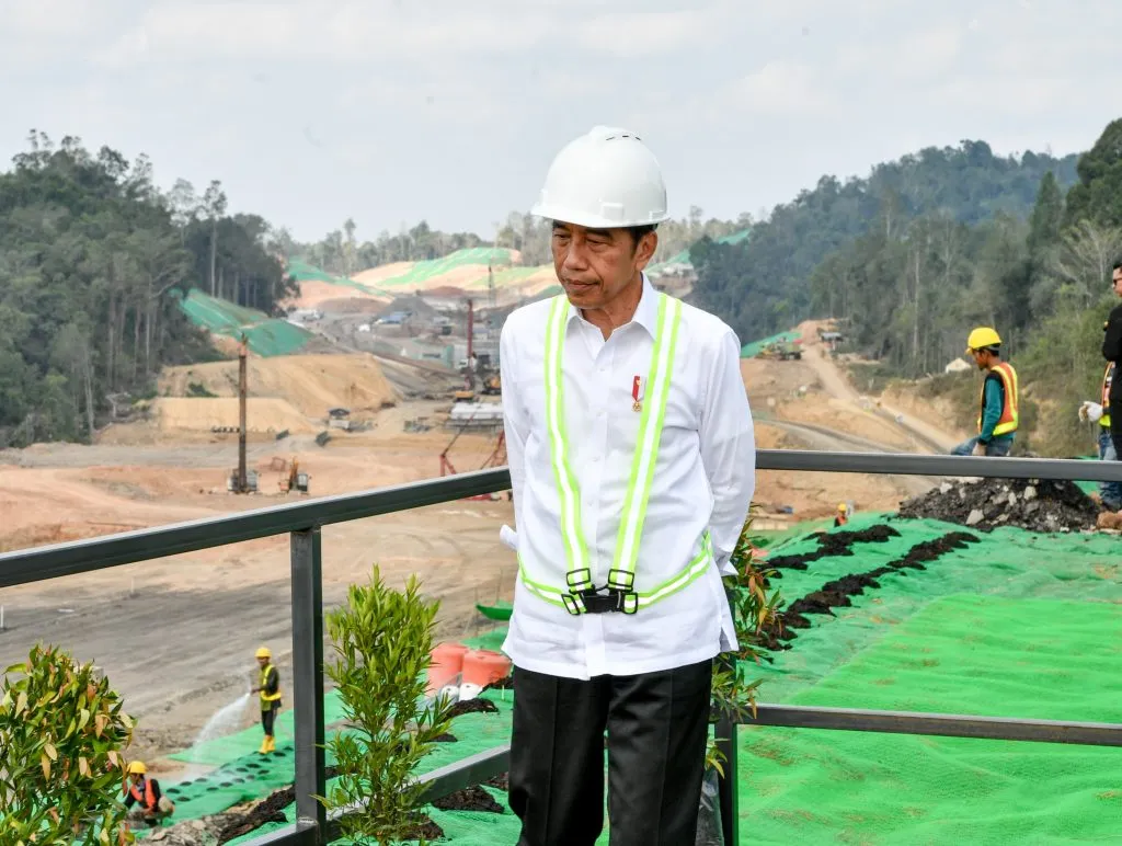 presiden meninjau tol di ikn 2 1024x772 1